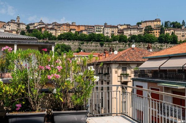 appartamento in vendita a Bergamo in zona Città Alta