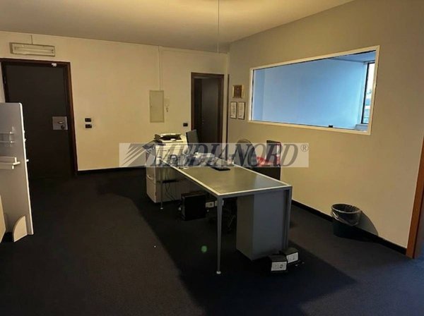 ufficio in vendita a Bergamo in zona Borgo Palazzo
