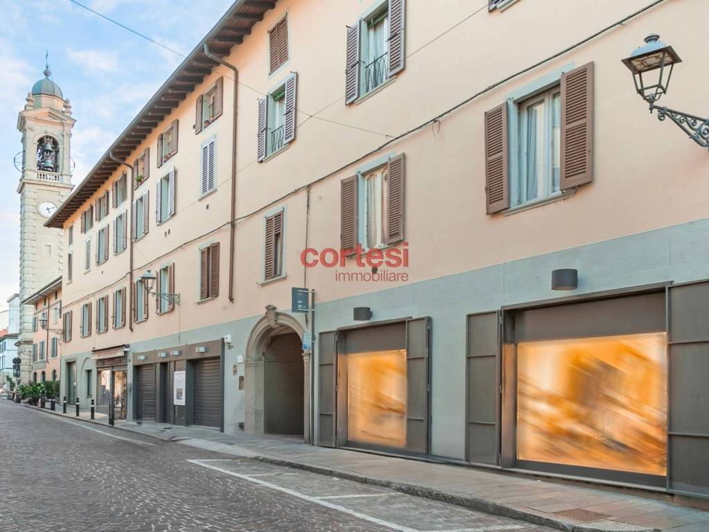 negozio in vendita a Bergamo in zona Borgo Palazzo