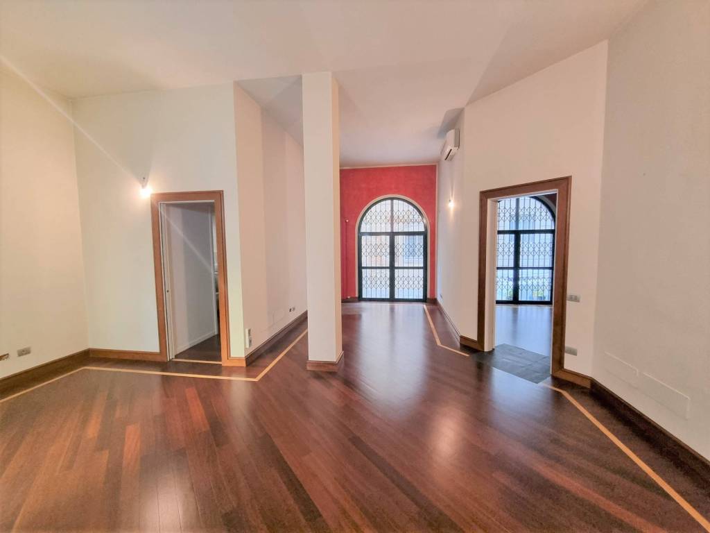 ufficio in vendita a Bergamo in zona Borgo Palazzo