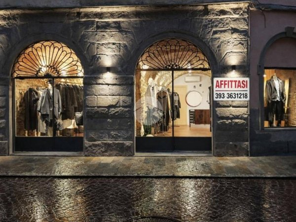 negozio in vendita a Bergamo in zona Borgo Palazzo