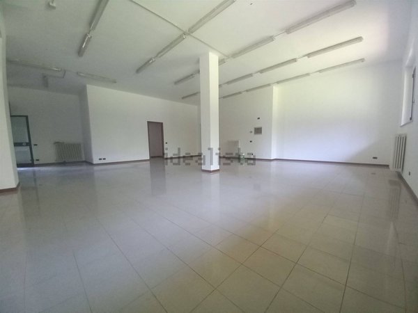 locale commerciale in vendita a Bergamo in zona Colognola