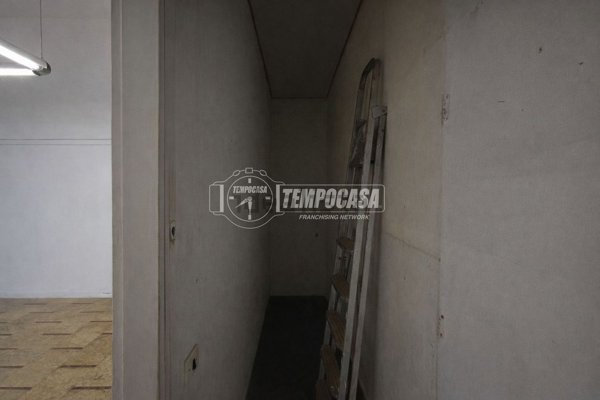 negozio in vendita a Bergamo in zona Borgo Santa Caterina