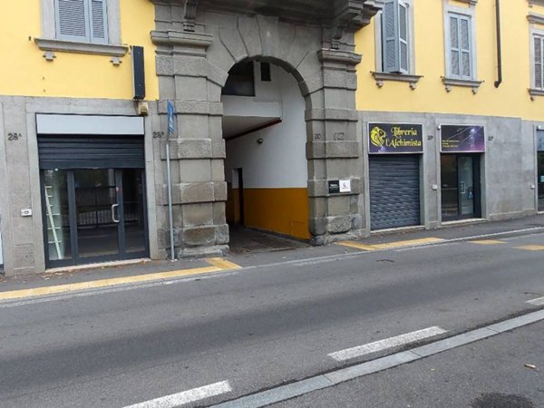 negozio in vendita a Bergamo in zona Boccaleone