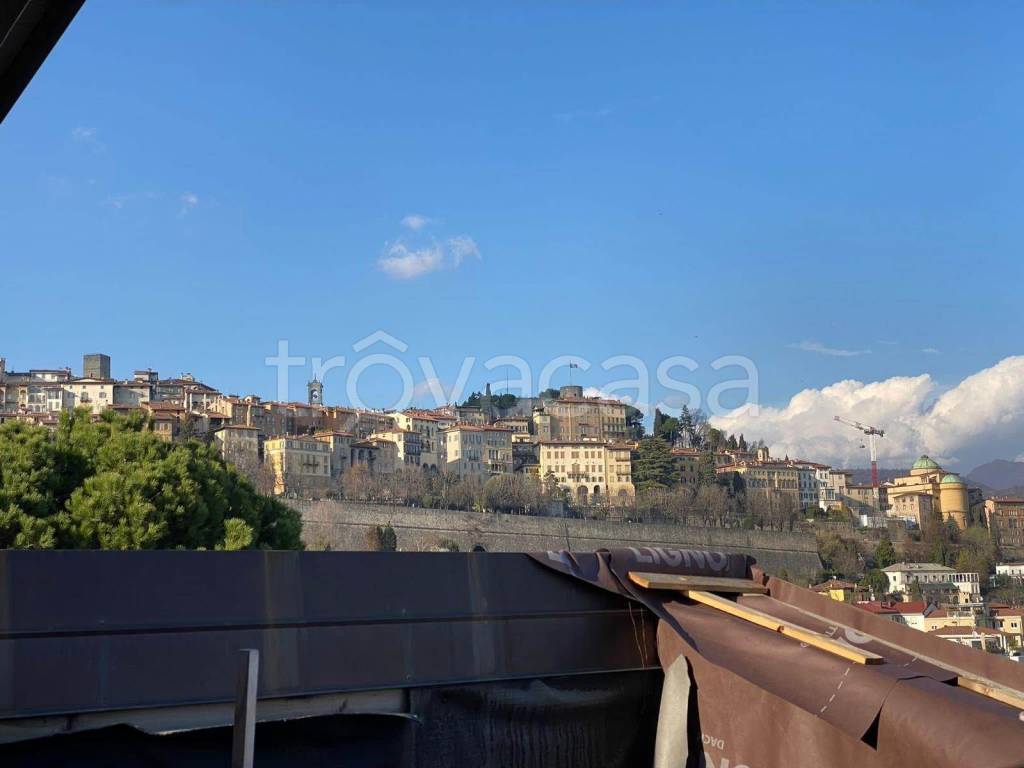 casa indipendente in vendita a Bergamo in zona Città Alta