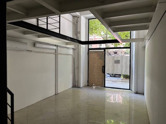 negozio in vendita a Bergamo in zona Borgo Palazzo