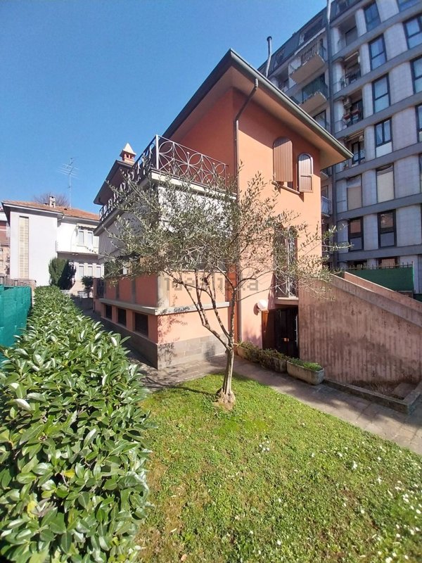 casa indipendente in vendita a Bergamo