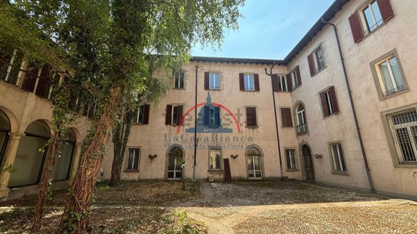 intera palazzina in vendita a Bergamo in zona Borgo Pignolo