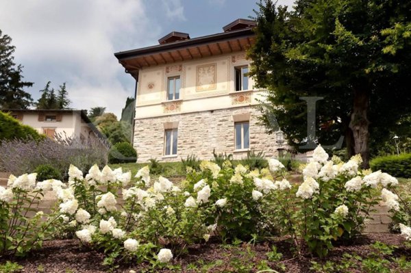 casa indipendente in vendita a Bergamo in zona Città Alta