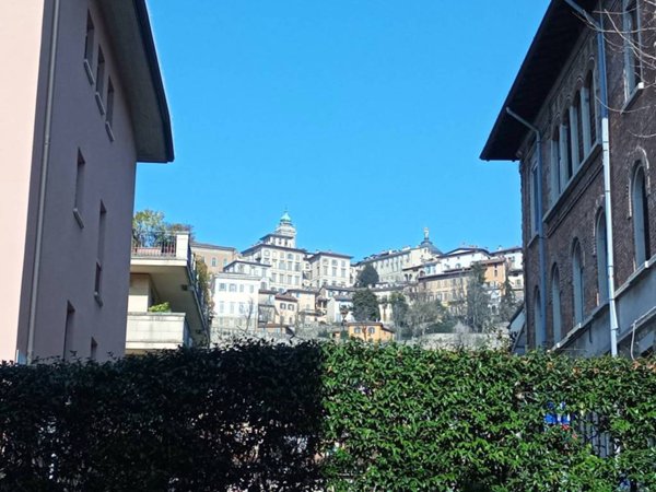 ufficio in vendita a Bergamo in zona Borgo Palazzo