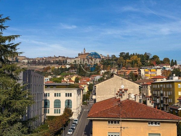 appartamento in vendita a Bergamo in zona Bergamo Centro