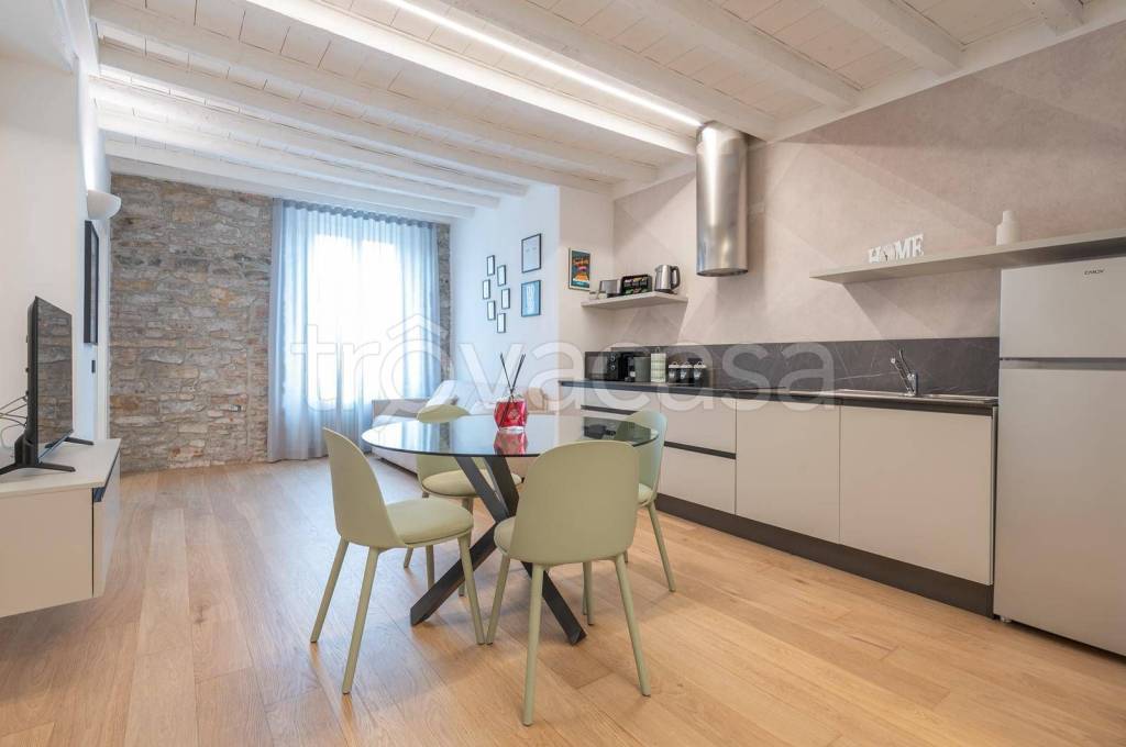 appartamento in vendita a Bergamo in zona Borgo Santa Caterina