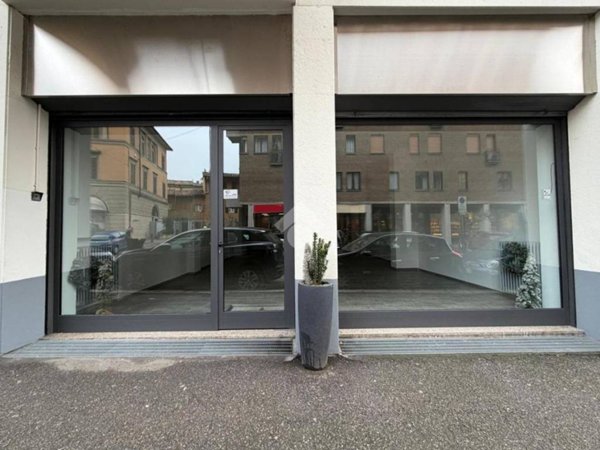 negozio in vendita a Bergamo in zona Borgo Palazzo
