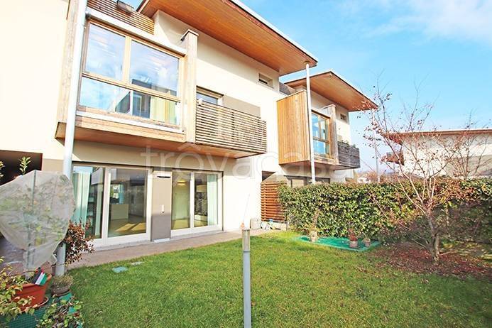 casa indipendente in vendita a Bergamo in zona Canovine