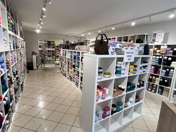 negozio in vendita a Bergamo in zona Bergamo Centro