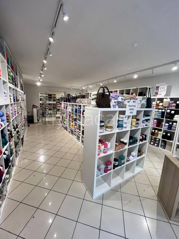 negozio in vendita a Bergamo in zona Bergamo Centro