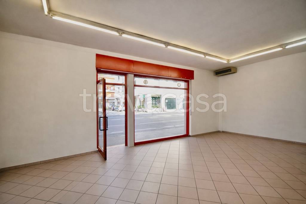negozio in vendita a Bergamo in zona Borgo Santa Caterina