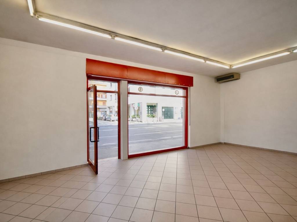 negozio in vendita a Bergamo in zona Redona