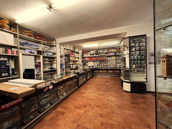 negozio in vendita a Bergamo in zona Bergamo Centro