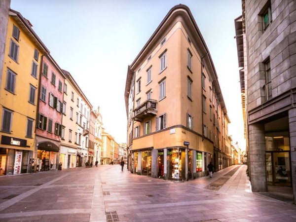 negozio in vendita a Bergamo in zona Borgo Palazzo