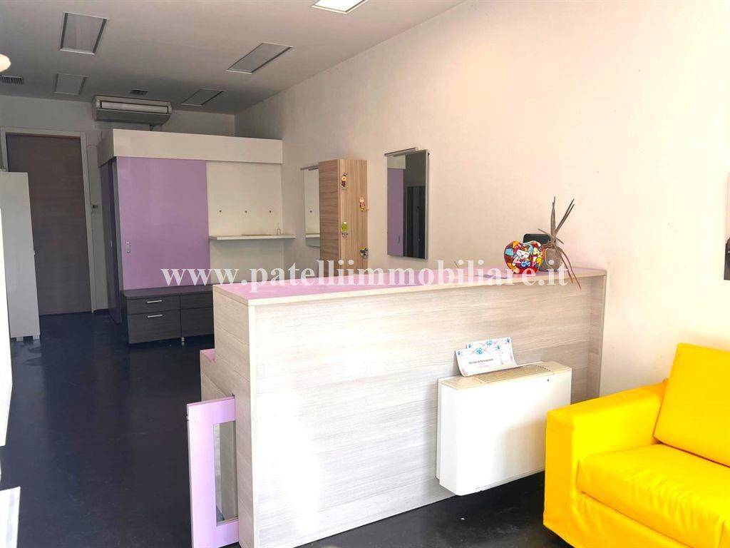 negozio in vendita a Bergamo in zona Longuelo