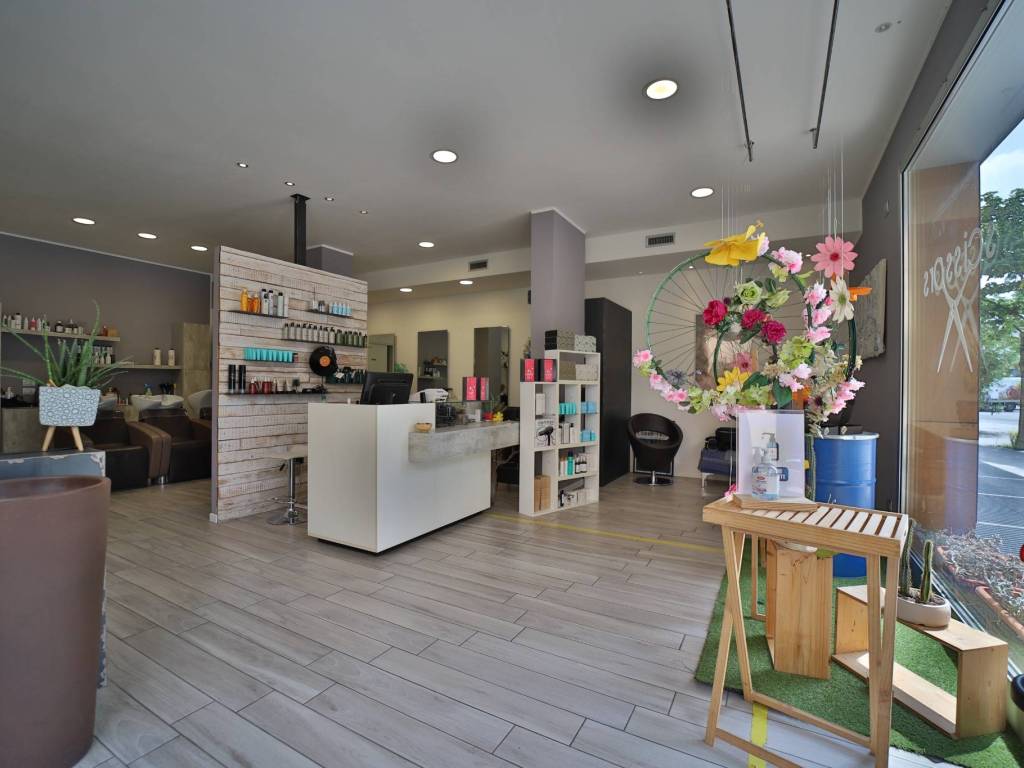 negozio in vendita a Bergamo in zona Longuelo