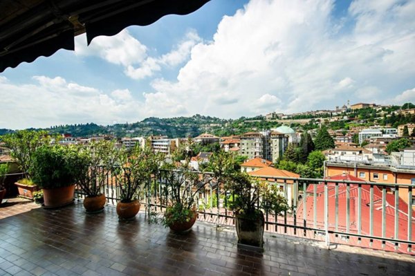 appartamento in vendita a Bergamo in zona Città Alta