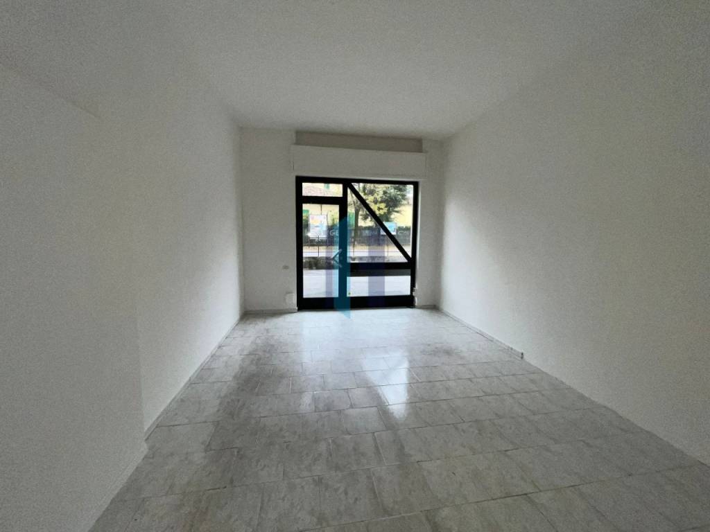 negozio in vendita a Bergamo in zona Longuelo