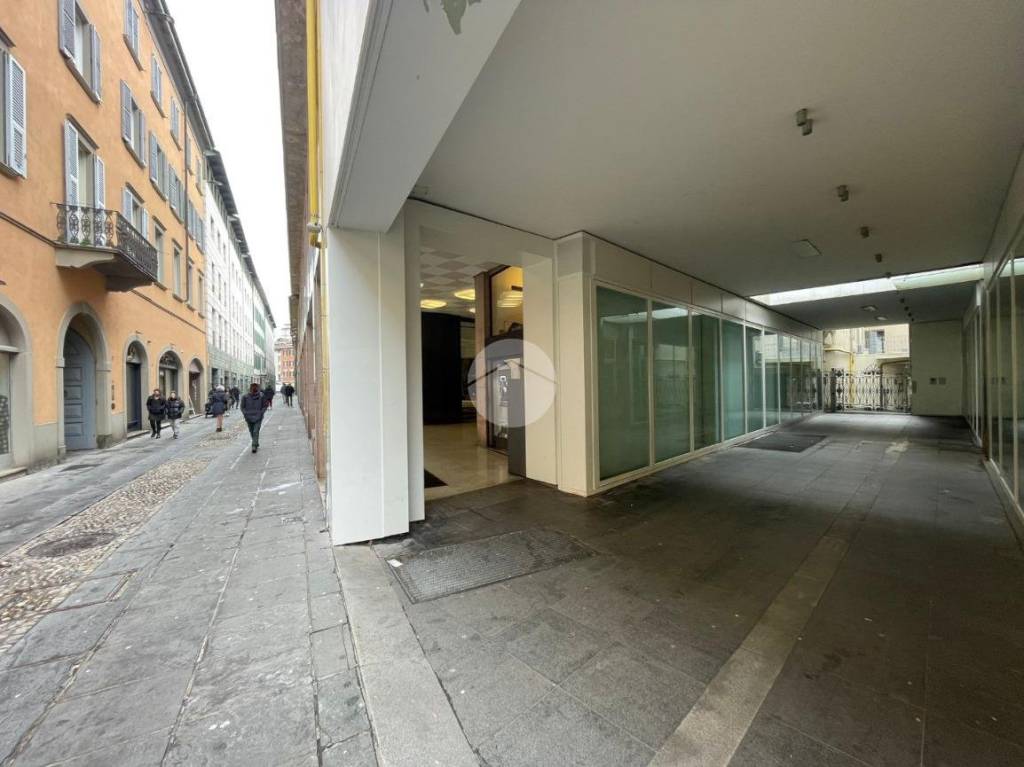 negozio in vendita a Bergamo in zona Bergamo Centro