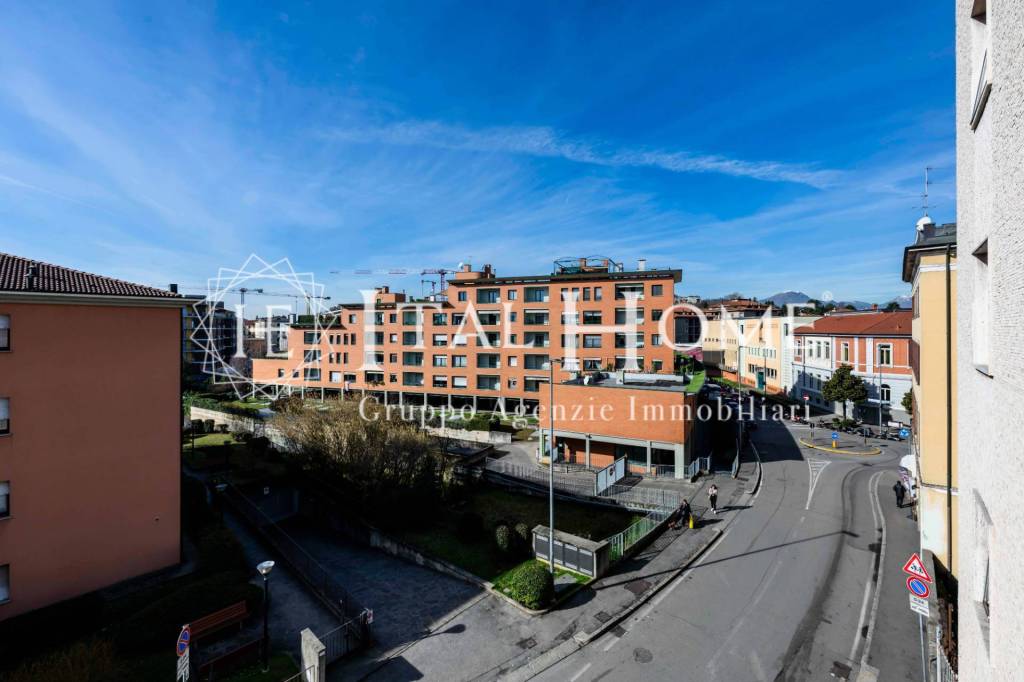 appartamento in vendita a Bergamo in zona Borgo Santa Caterina