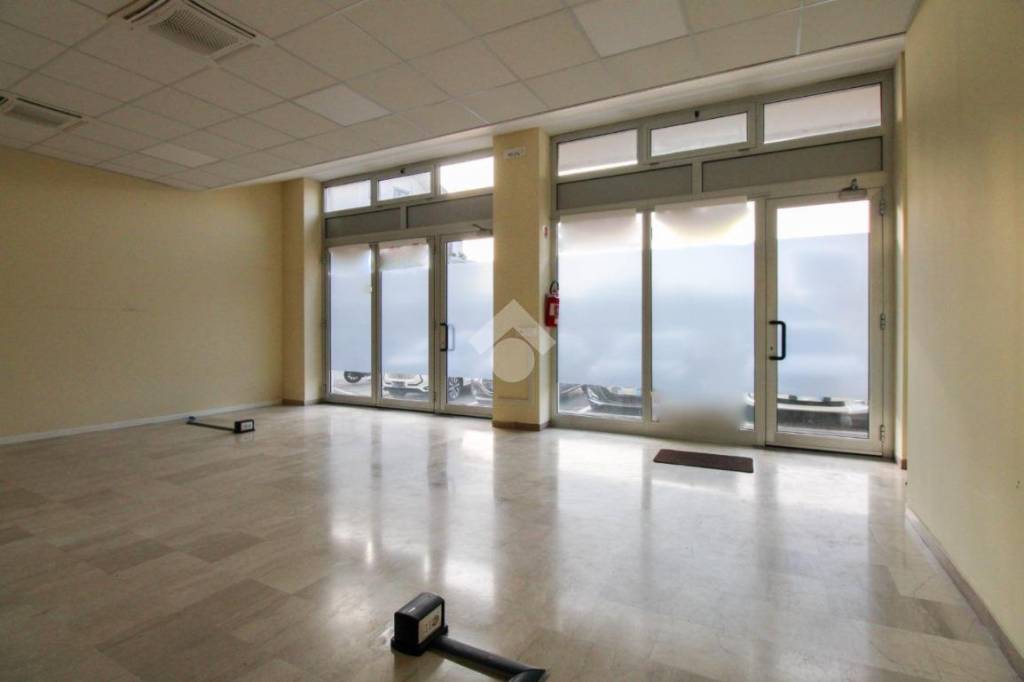 negozio in vendita a Bergamo in zona Valtesse/Valverde