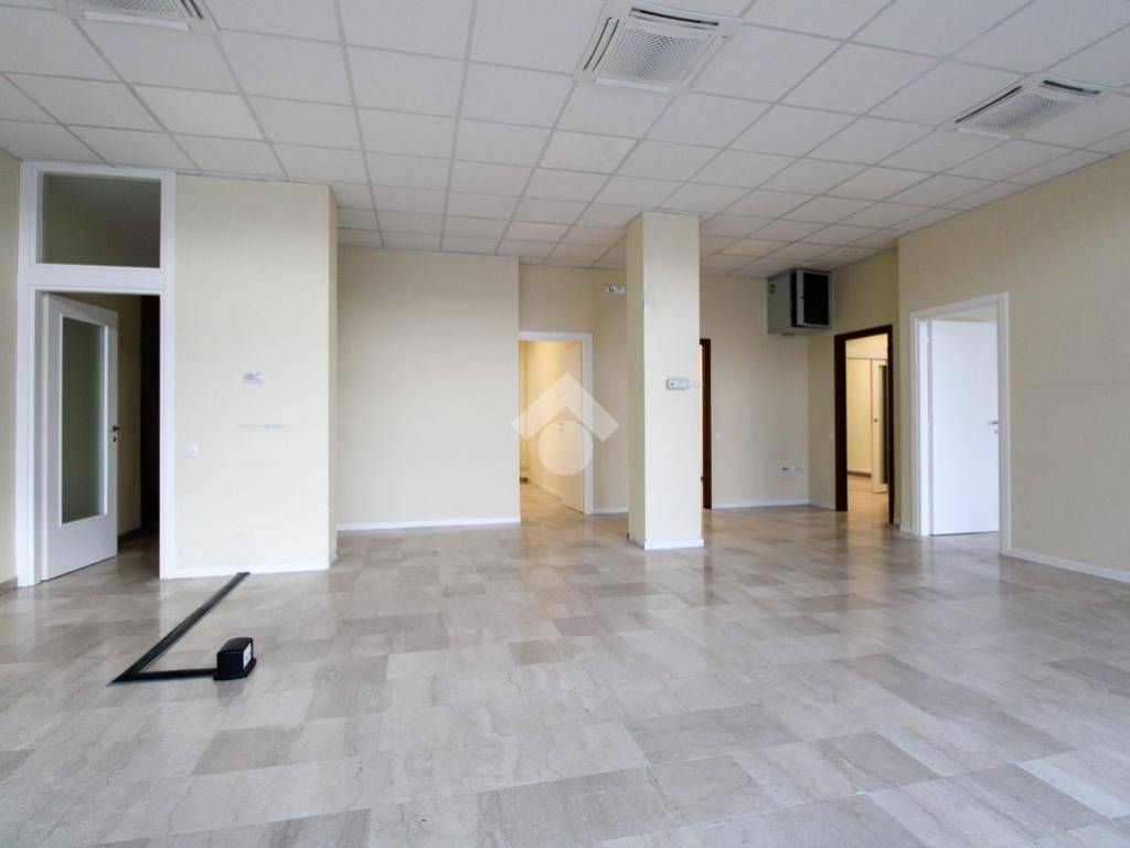 ufficio in vendita a Bergamo in zona Valtesse/Valverde