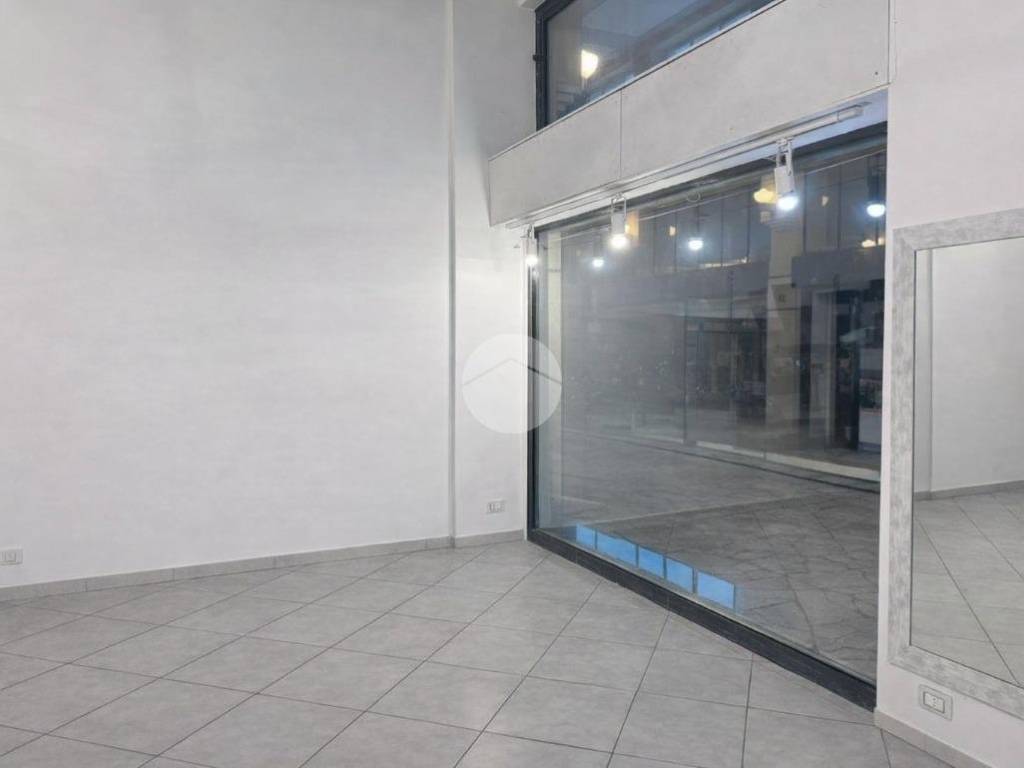 negozio in vendita a Bergamo in zona Borgo Palazzo