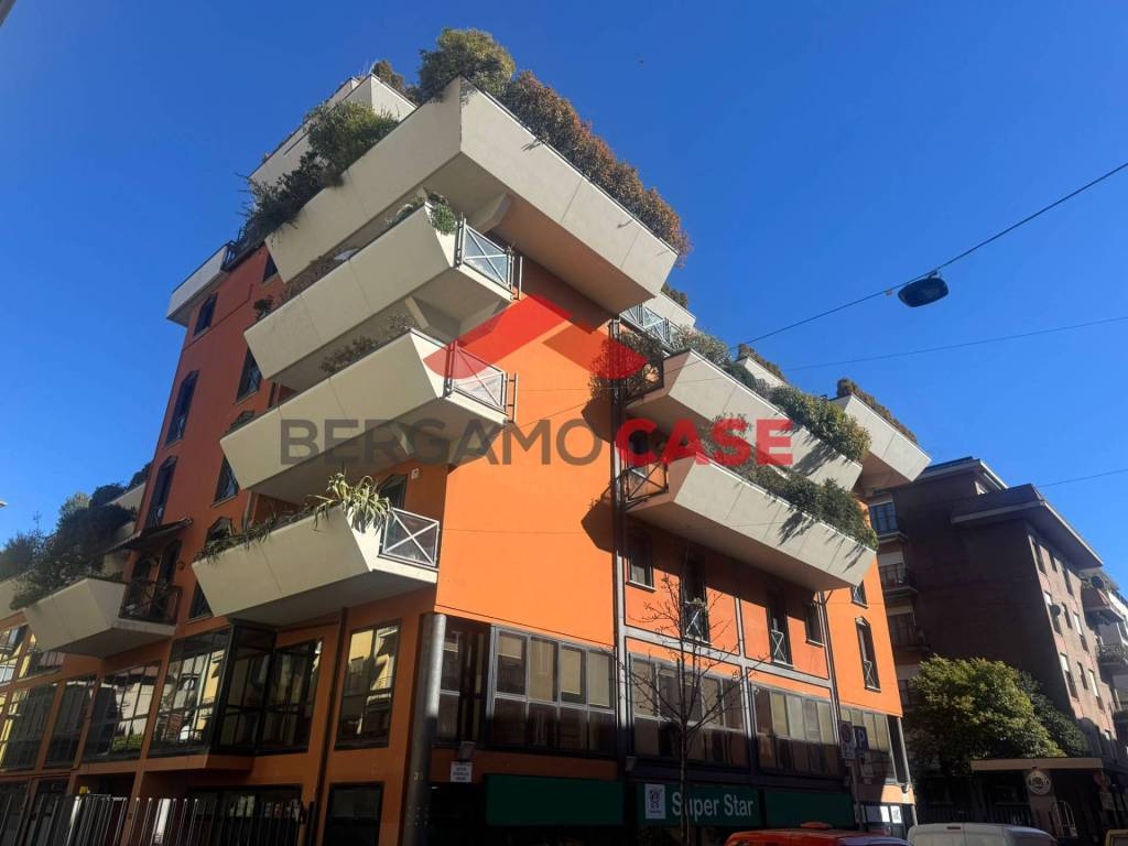 negozio in vendita a Bergamo in zona Borgo Palazzo