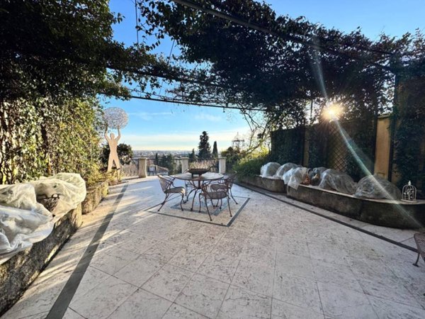 intera palazzina in vendita a Bergamo in zona Borgo Palazzo