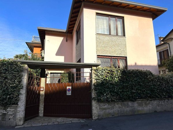 casa indipendente in vendita a Bergamo in zona Canovine