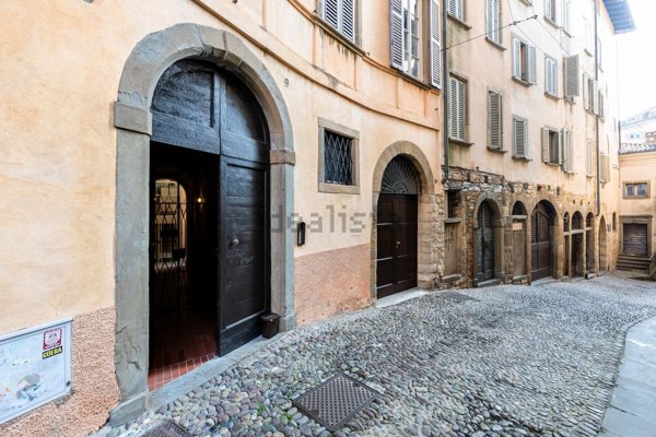 appartamento in vendita a Bergamo in zona Città Alta
