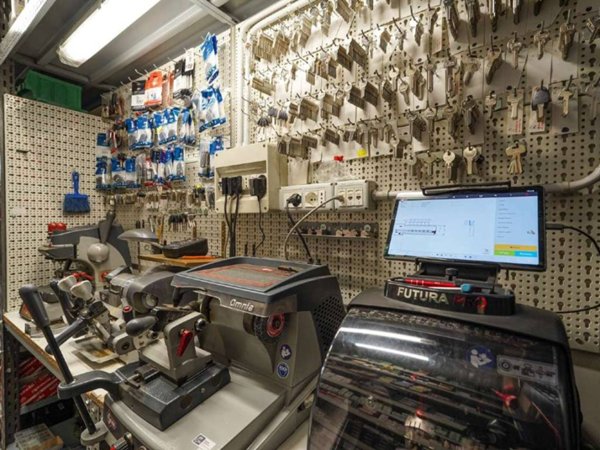 negozio in vendita a Bergamo in zona Canovine