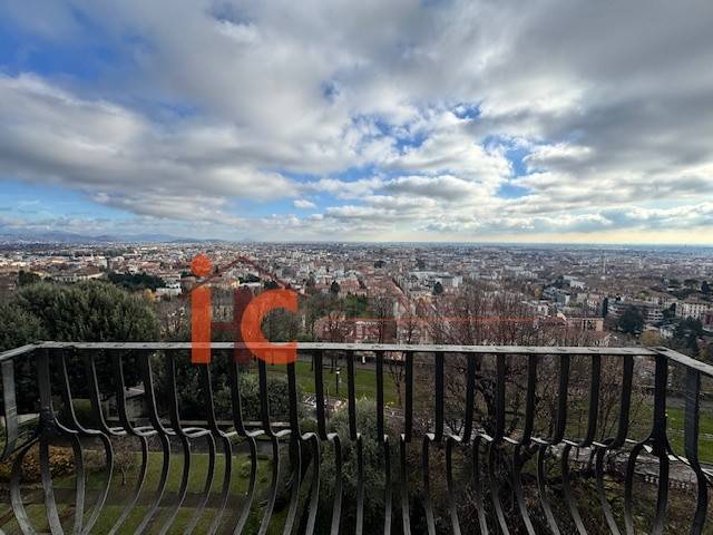 appartamento in vendita a Bergamo in zona Città Alta