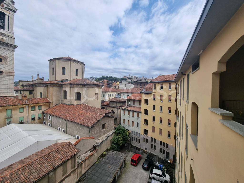 appartamento in vendita a Bergamo in zona Bergamo Centro