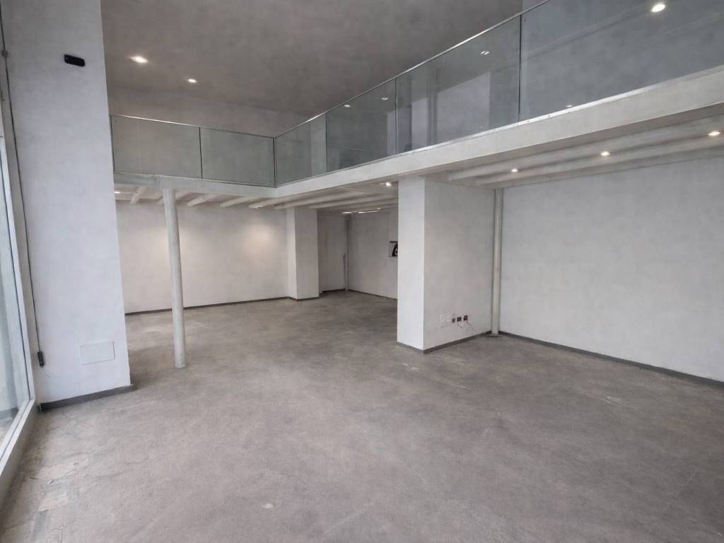 negozio in vendita a Bergamo in zona Longuelo