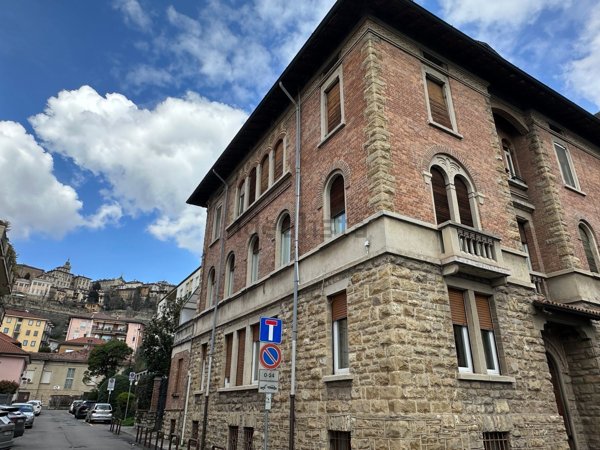 appartamento in vendita a Bergamo in zona Borgo Pignolo