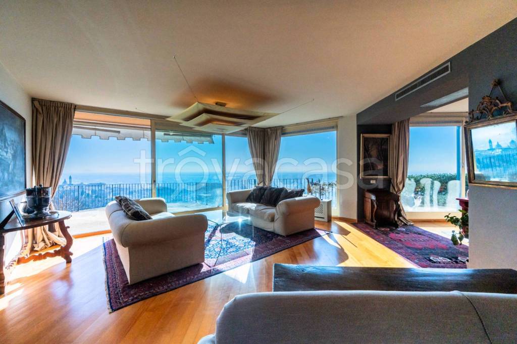 casa indipendente in vendita a Bergamo in zona Città Alta