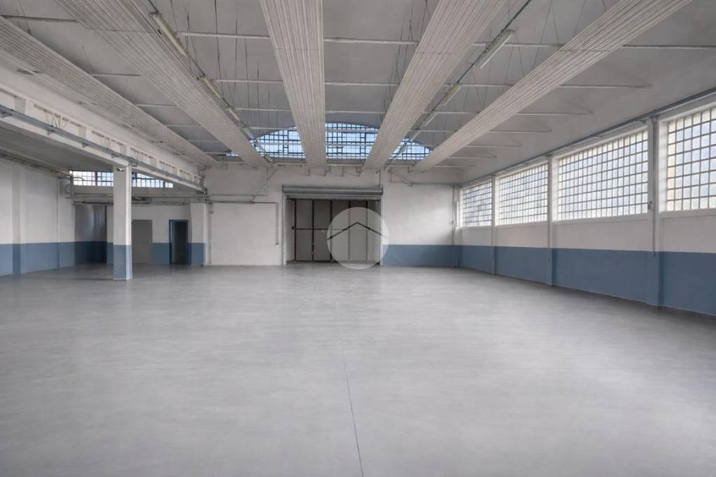 locale commerciale in vendita a Bergamo in zona Canovine