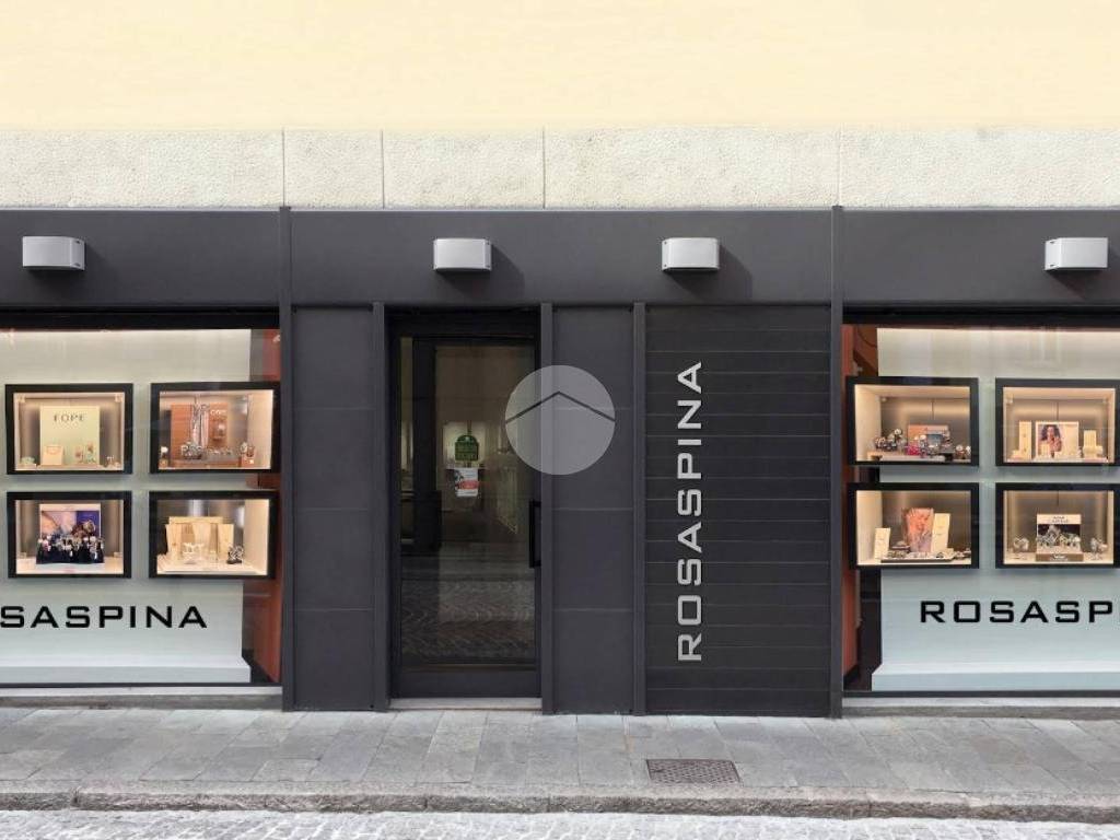 negozio in vendita a Bergamo in zona Borgo Palazzo