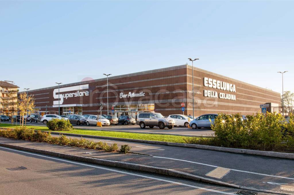 negozio in vendita a Bergamo in zona Borgo Palazzo