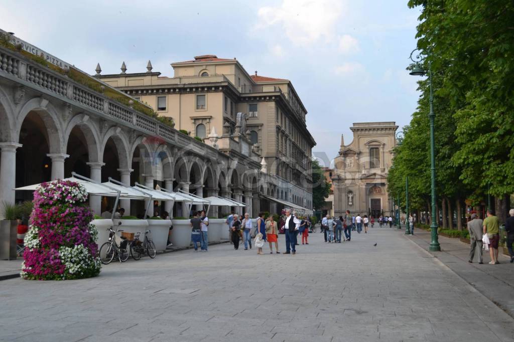 negozio in vendita a Bergamo in zona Bergamo Centro