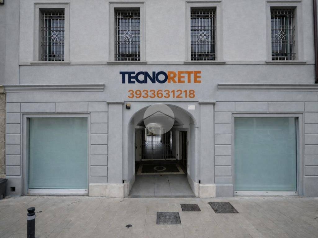 negozio in vendita a Bergamo in zona Borgo Palazzo