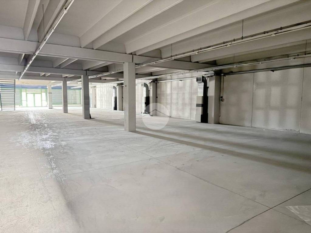 locale commerciale in vendita a Bergamo in zona Campagnola