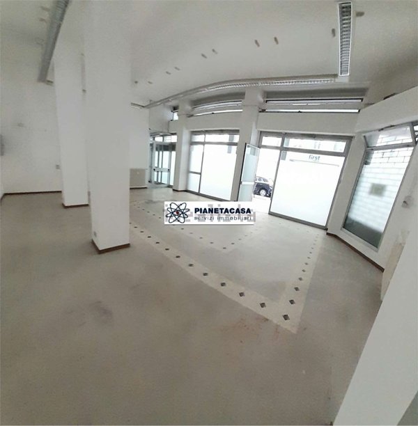 negozio in vendita a Bergamo in zona Bergamo Centro